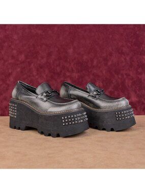 Zigi Women Yaris Studded Platform Goth Distress Black Leather Loafer Sz 10